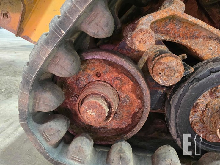 2015-caterpillar-257d-image-32