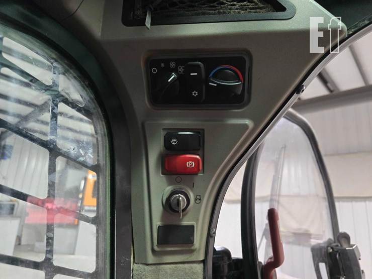 2021-caterpillar-299d3-image-18