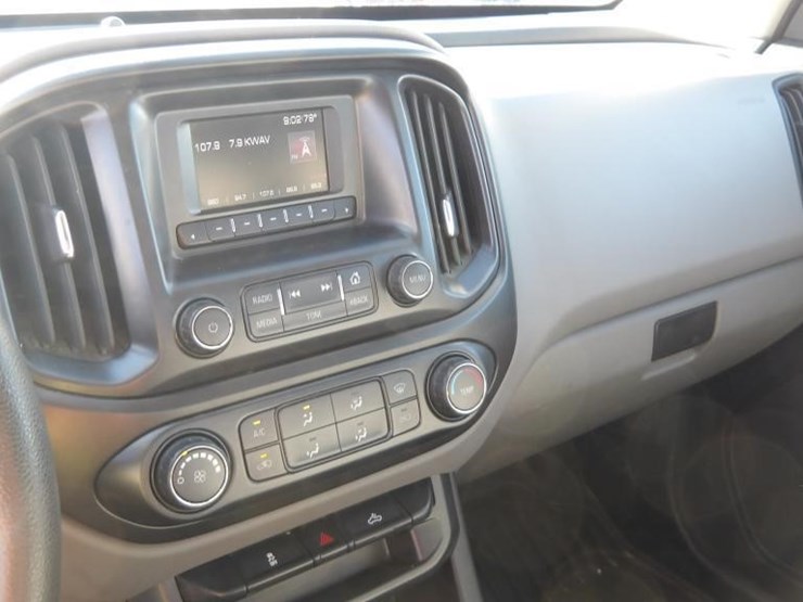 2016-gmc-canyon-image-19