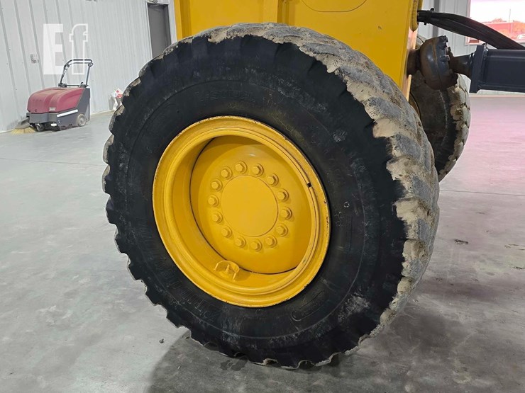 2012-deere-672g-image-27