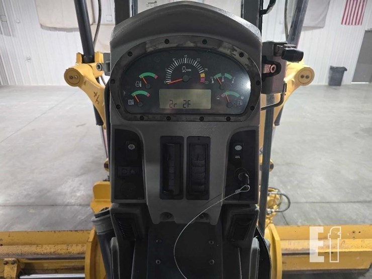 2011-caterpillar-140m2-image-16