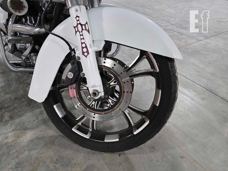2013-harley-davidson-road-glide-image-16