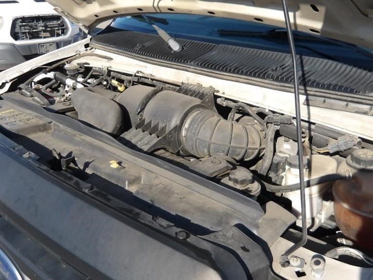 2011-ford-e350-image-7