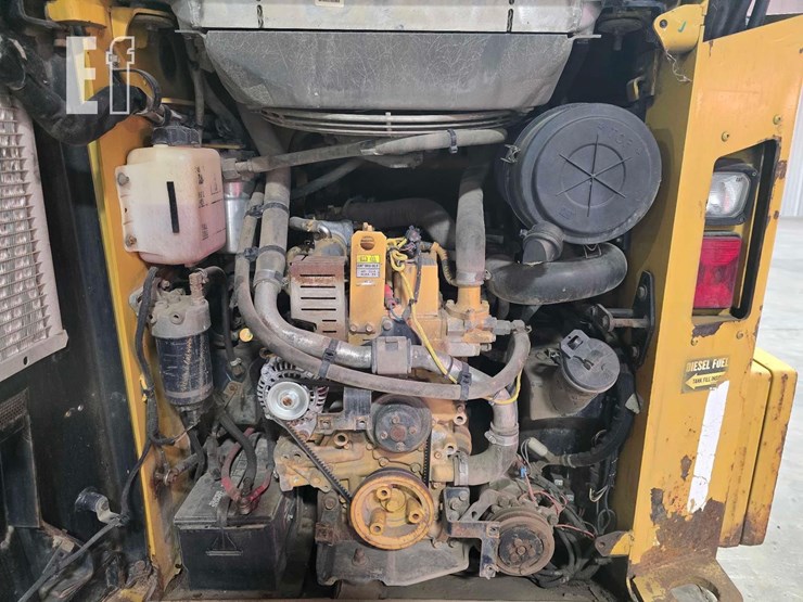 2015-caterpillar-257d-image-34