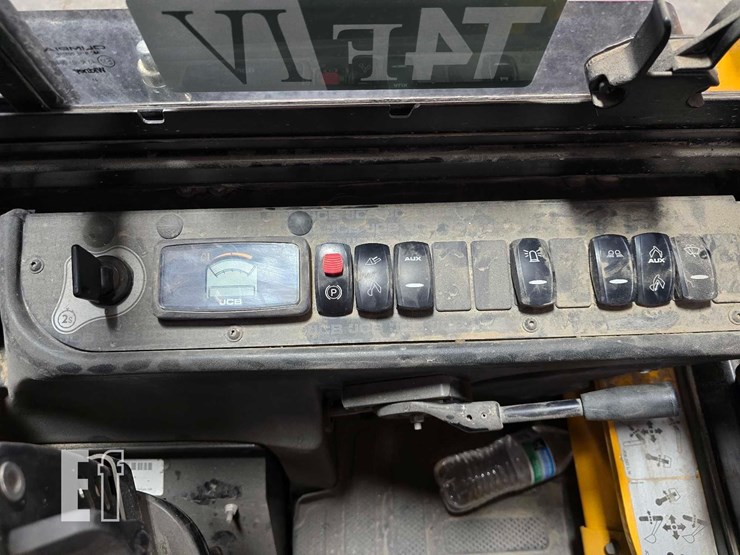 2023-jcb-1cxt-image-23