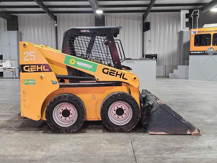 2021-gehl-r165-image-6