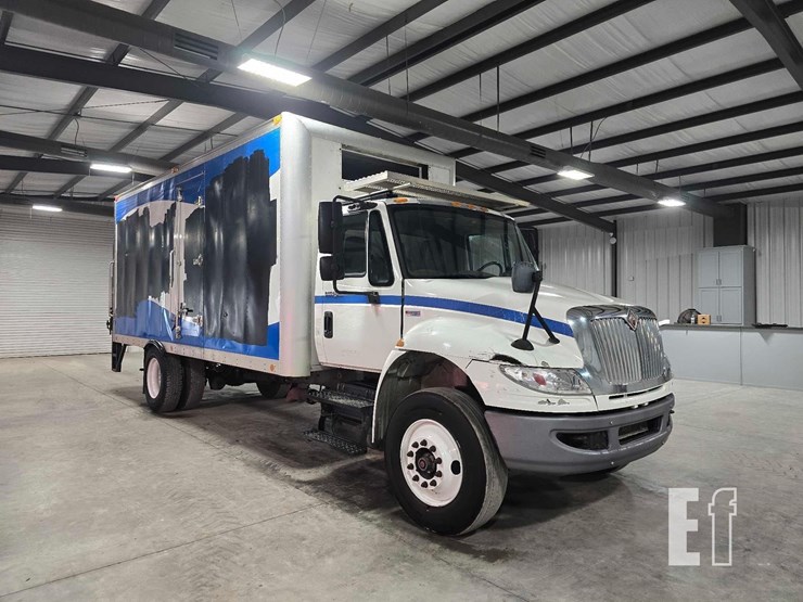 2013-international-durastar-4300-image-2