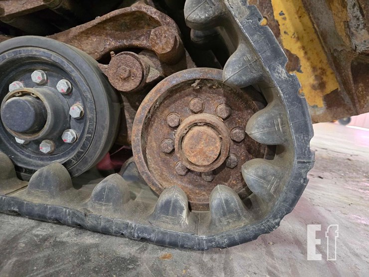 2015-caterpillar-257d-image-25