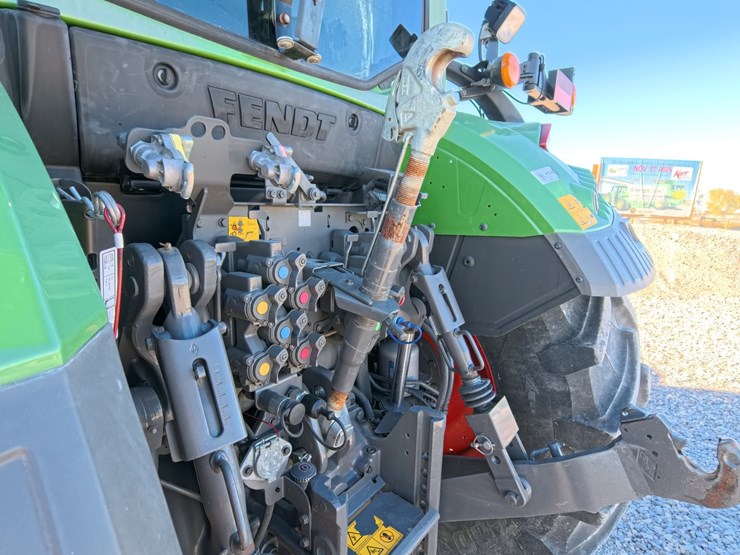 #1064-•-2023-fendt-514-vario-tractor-image-62