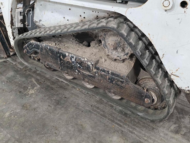 2013-bobcat-t110-image-25