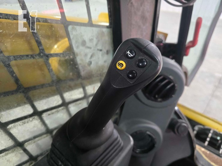 2022-caterpillar-226d3-image-16