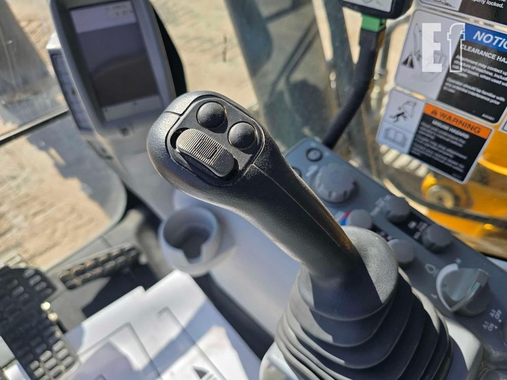 2022-deere-210g-lc-image-17