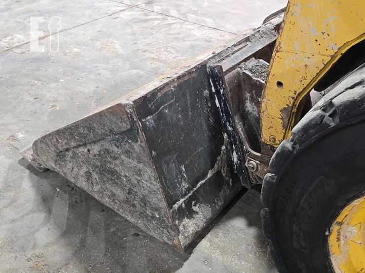 2012-caterpillar-252b3-image-12