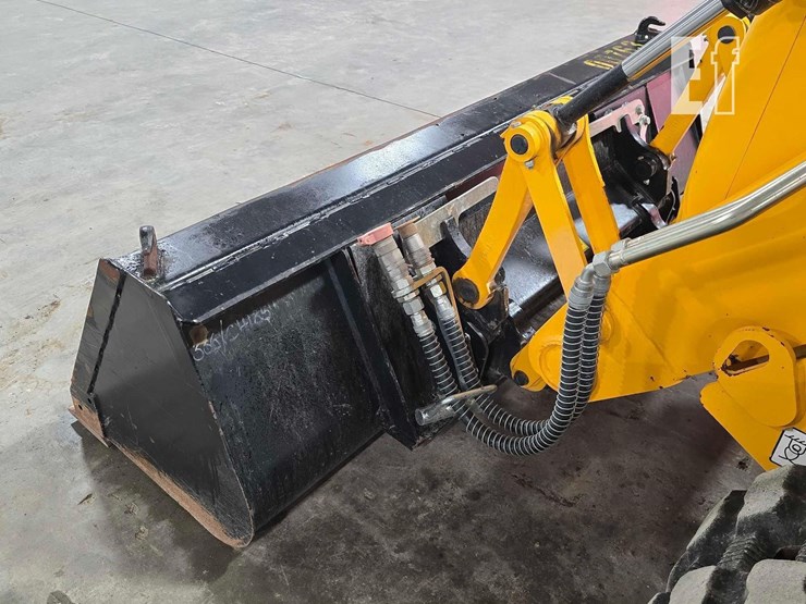 2023-jcb-1cxt-image-12