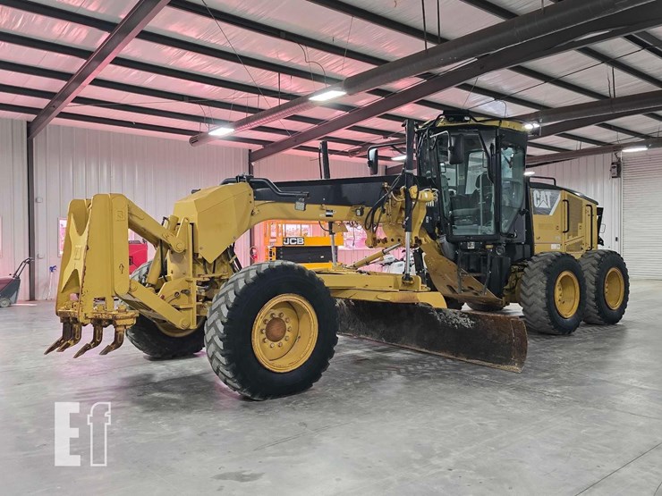 2009-caterpillar-120m-image-1