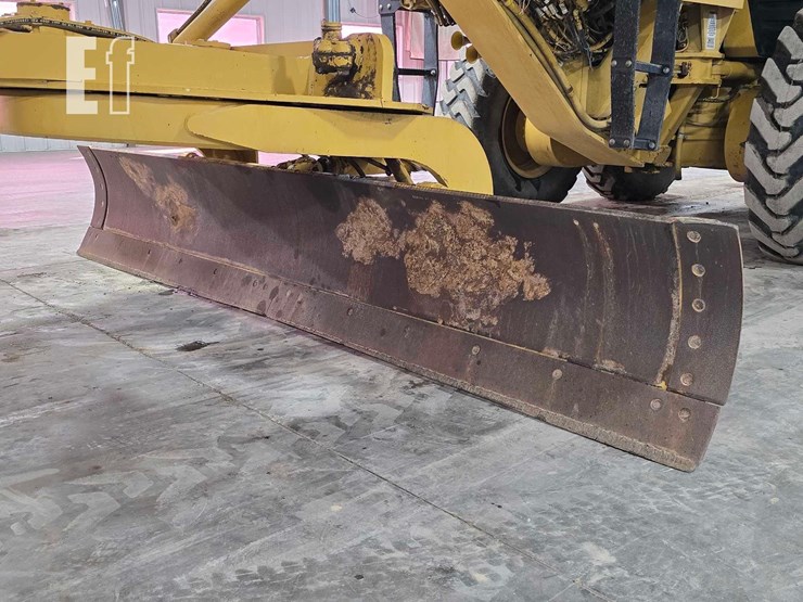 2004-caterpillar-143h-image-9