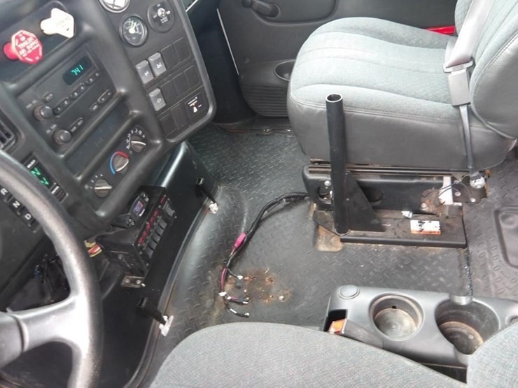2009-chevrolet-c7500-service-truck-image-30