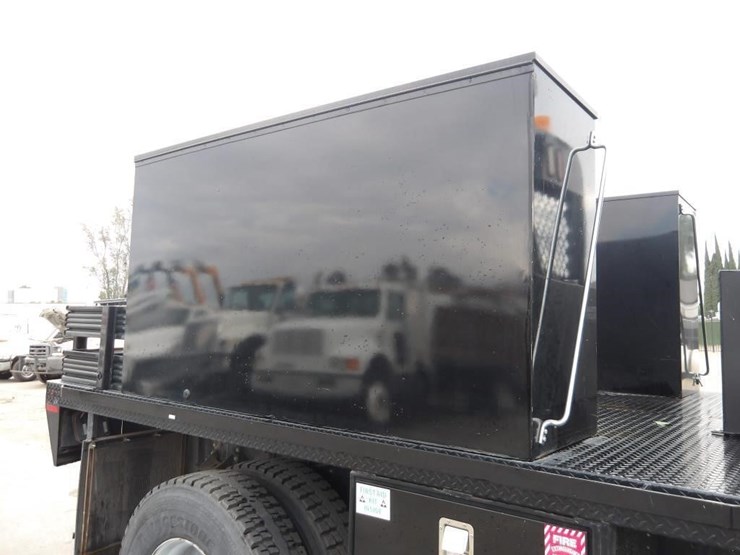 2009-chevrolet-c7500-service-truck-image-14