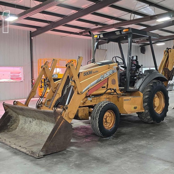 2004 CASE 580M II