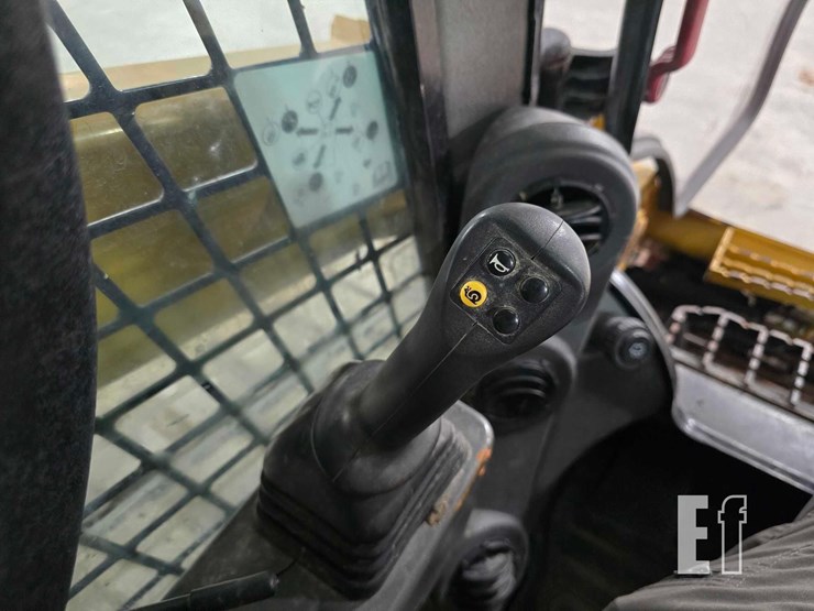 2022-caterpillar-289d3-image-16