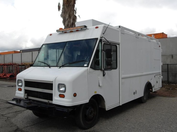 2002-workhorse-p42-image-1
