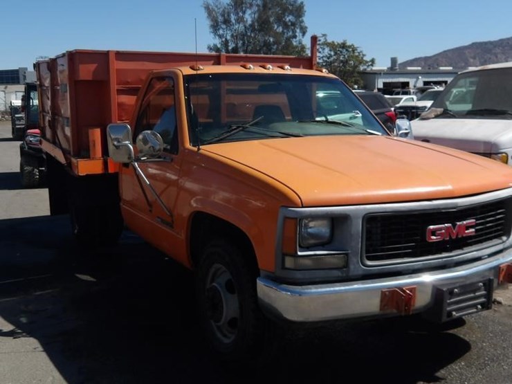1995-gmc-sierra-3500-image-3