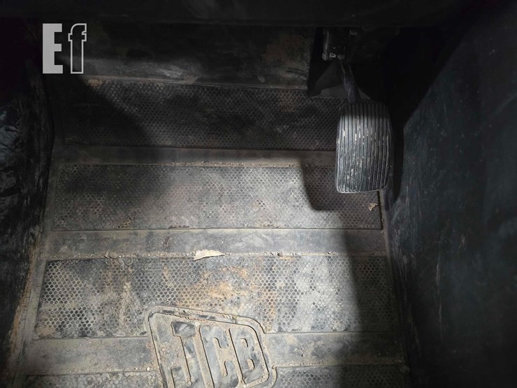2021-jcb-3ts-8t-image-15
