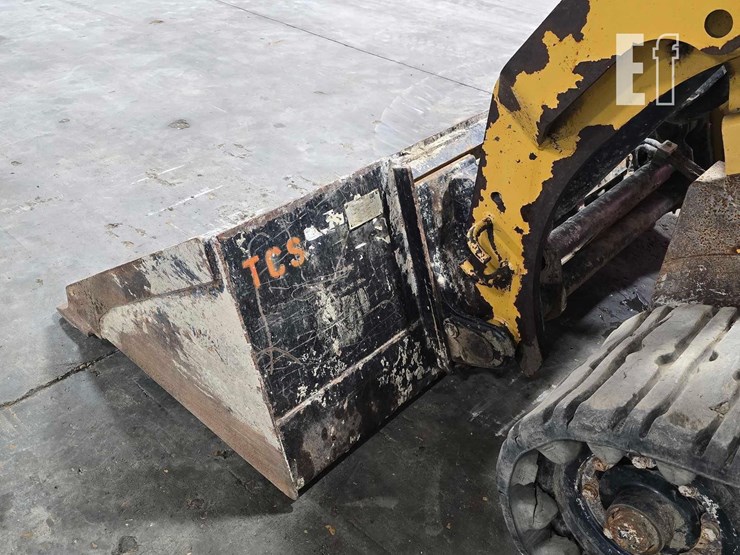 2015-caterpillar-257d-image-12