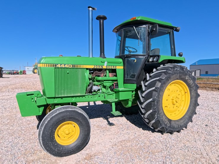 #1043-•-john-deere-4440-tractor-image-24
