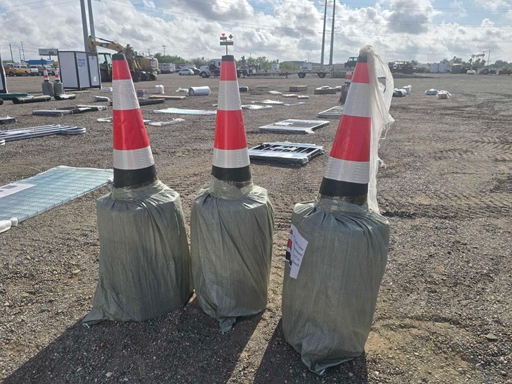 qty-(60)-safety-traffic-cones-image-1