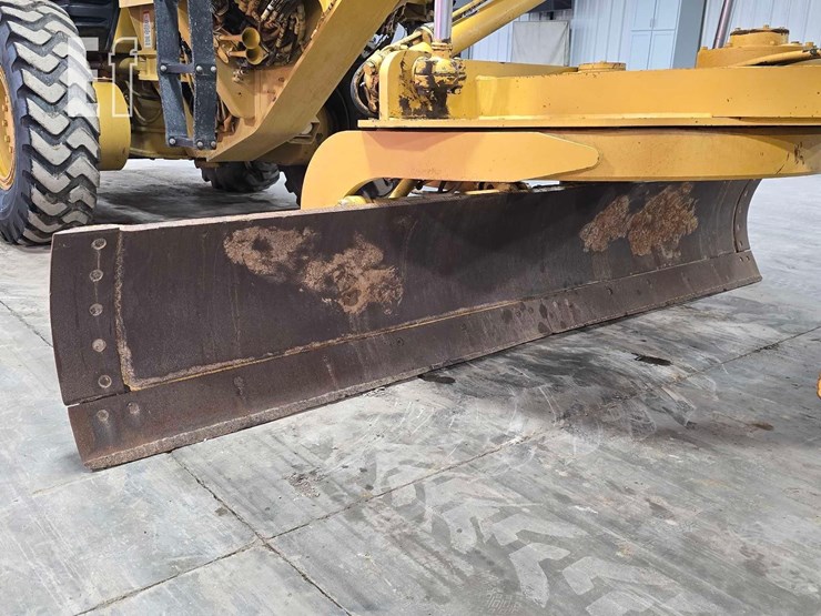 2004-caterpillar-143h-image-10
