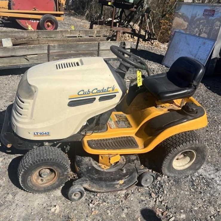 CUB CADET LT1042