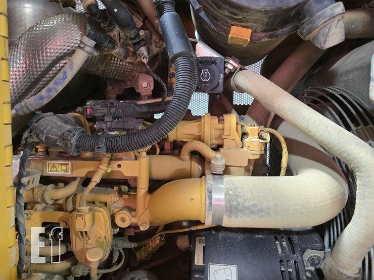 2021-caterpillar-d2-image-37