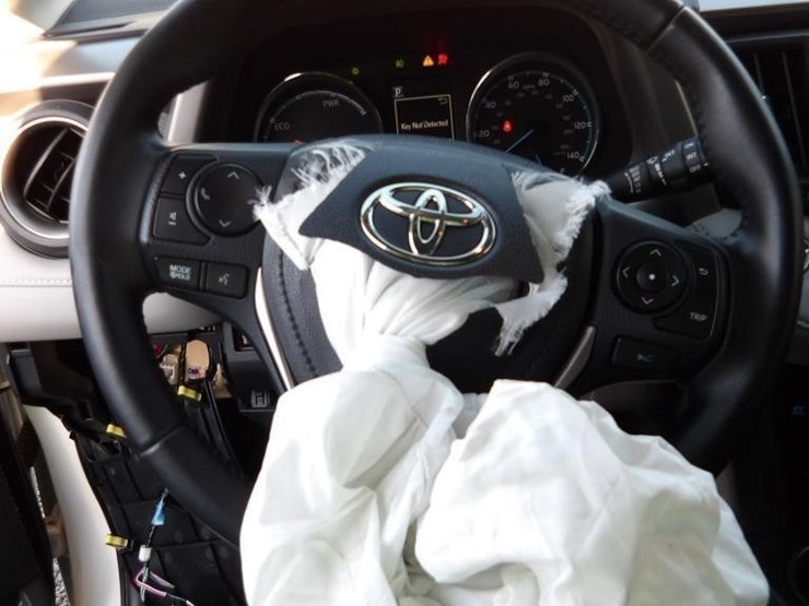 2018-toyota-rav4-xle-image-18