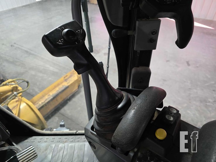 2013-caterpillar-12m2-image-20