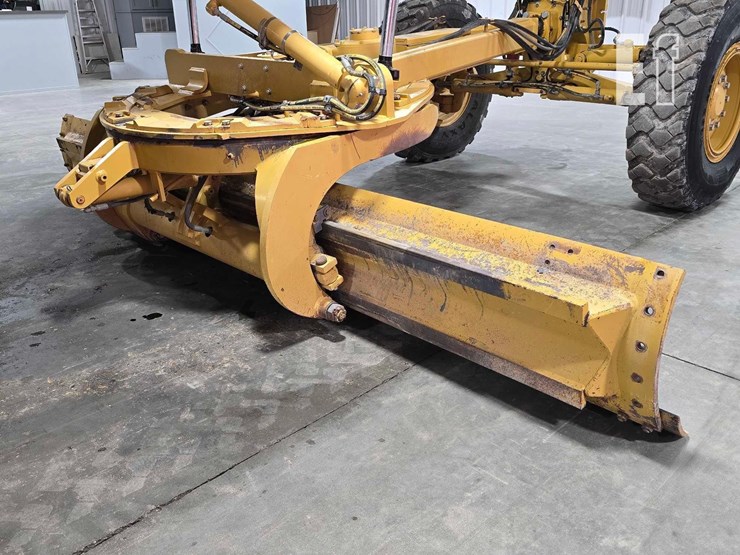 2013-caterpillar-12m2-image-11