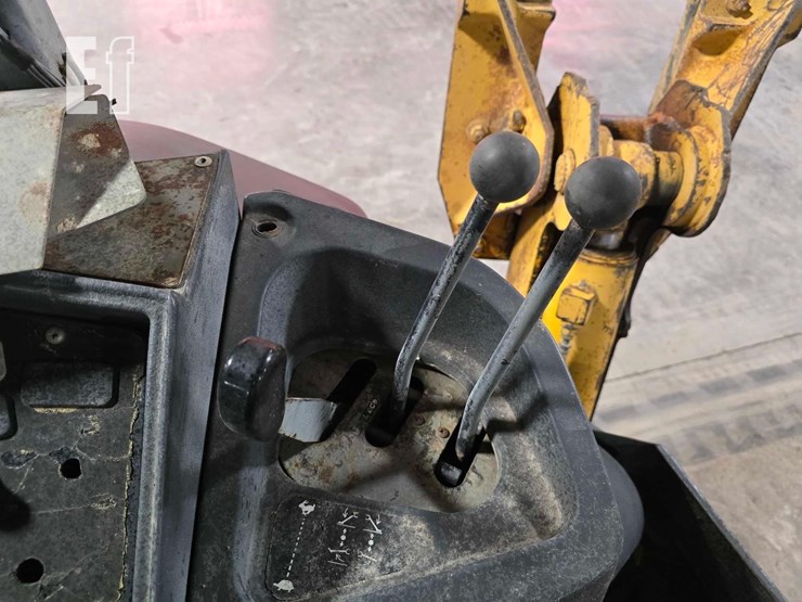 2004-deere-310sg-image-23