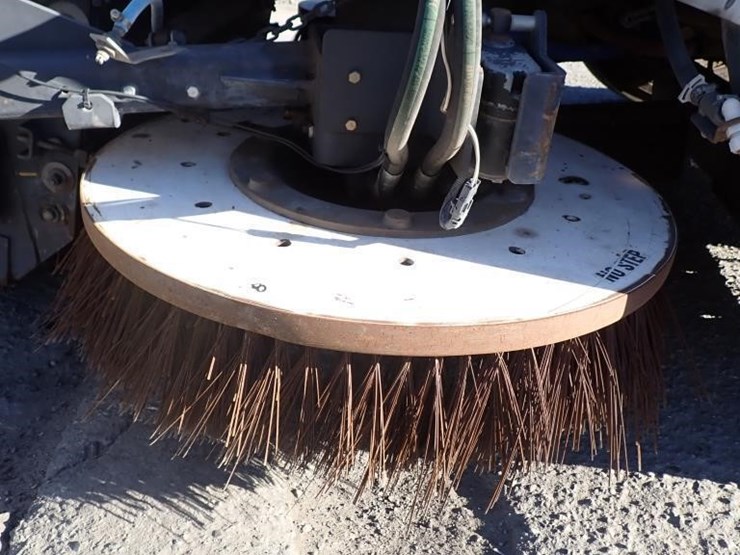2014-global-m4-street-sweeper-truck-image-10