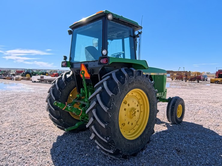 #1043-•-john-deere-4440-tractor-image-7