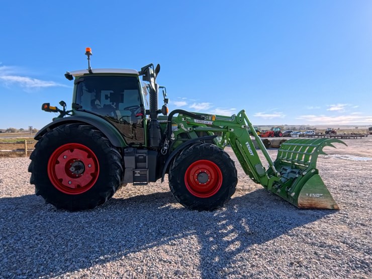#1064-•-2023-fendt-514-vario-tractor-image-4