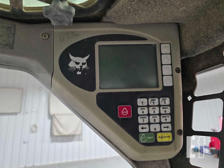 2012-bobcat-s150-image-18