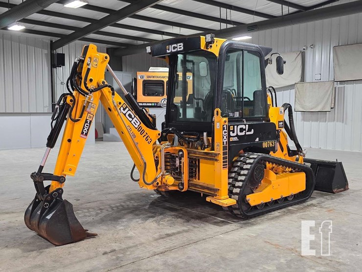 2023-jcb-1cxt-image-3