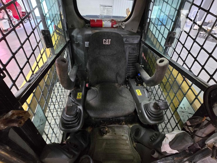 2015-caterpillar-257d-image-13