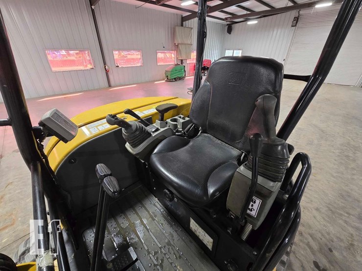 2022-caterpillar-303.5e2-cr-image-18