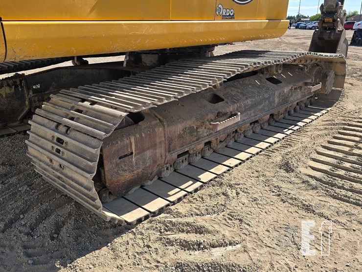 2022-deere-210g-lc-image-35