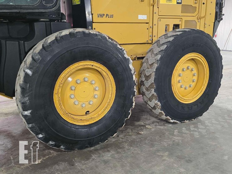 2013-caterpillar-12m2-image-25