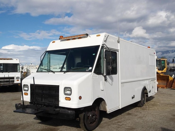 2002-workhorse-p42-image-1