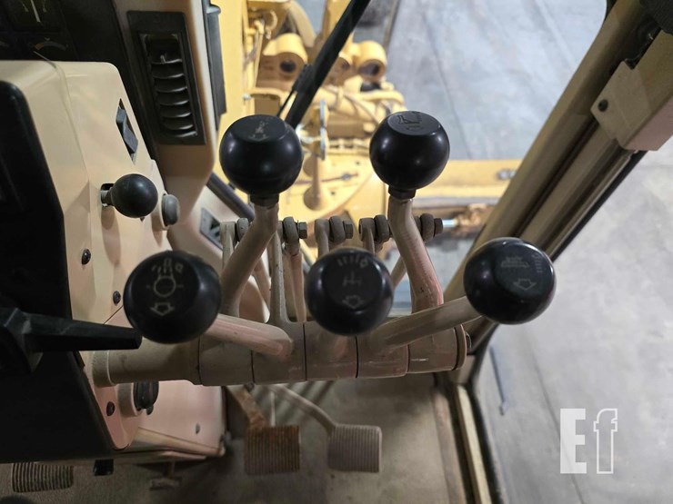 2001-caterpillar-140h-image-16