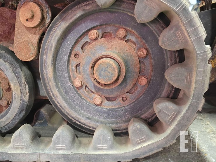 2015-caterpillar-257d-image-29