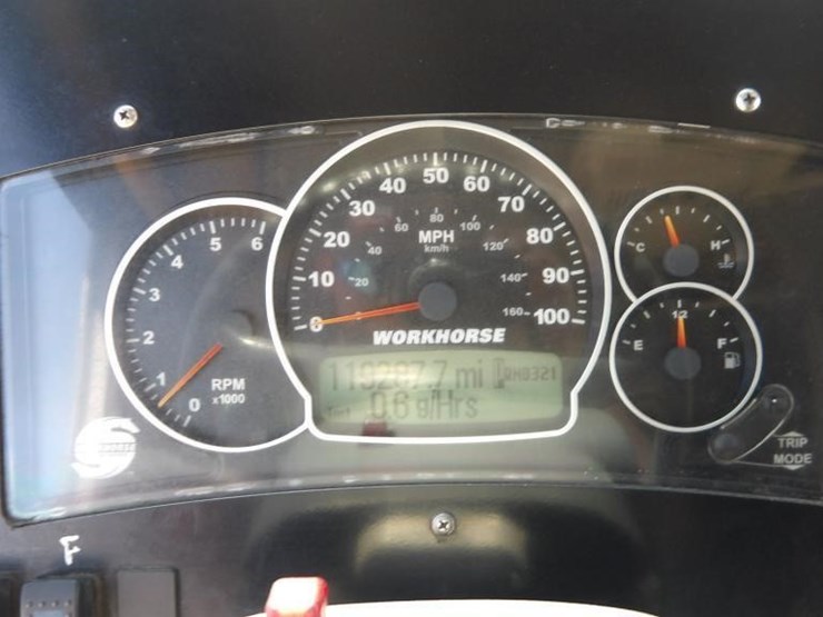 2002-workhorse-w62-image-24